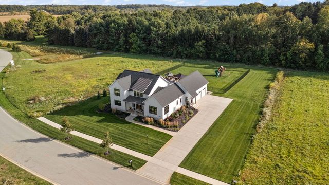 494 Stonebridge Pkwy, Valparaiso, IN 46383