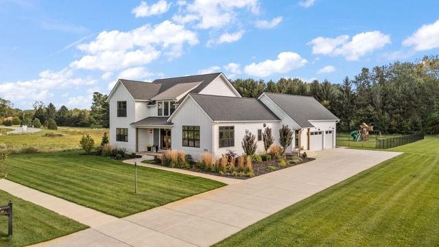 494 Stonebridge Pkwy, Valparaiso, IN 46383