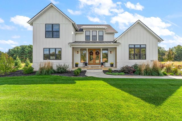 494 Stonebridge Pkwy, Valparaiso, IN 46383