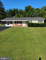 1114 OYSTER MILL RD, Camp Hill, PA 17011