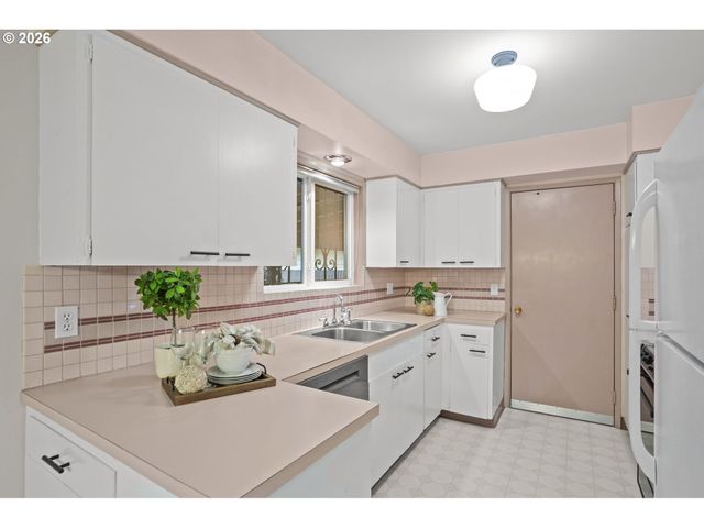 10531 Se LONG St, Portland, OR 97266