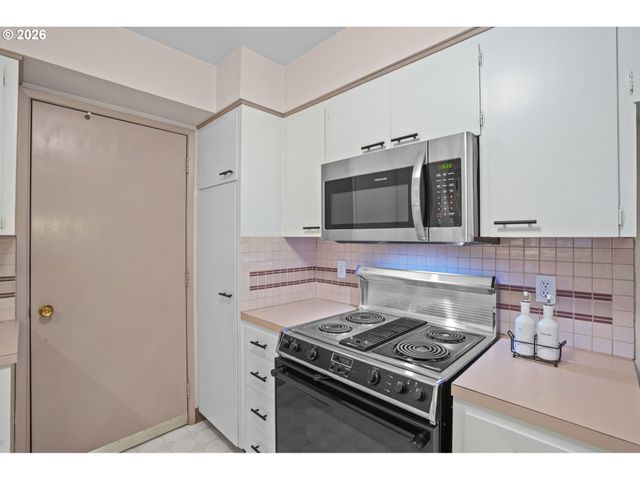 10531 Se LONG St, Portland, OR 97266