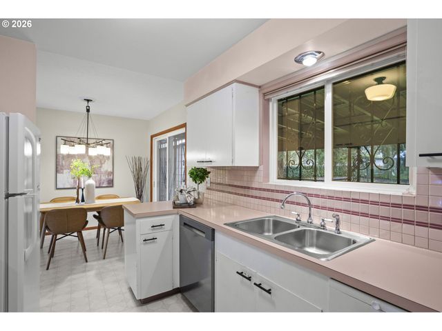 10531 Se LONG St, Portland, OR 97266