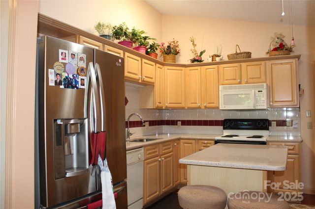 4 Dunean Lane, Hendersonville, NC 28739