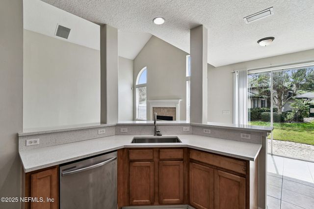 536 SPANISH WELLS Road, Jacksonville, FL 32218