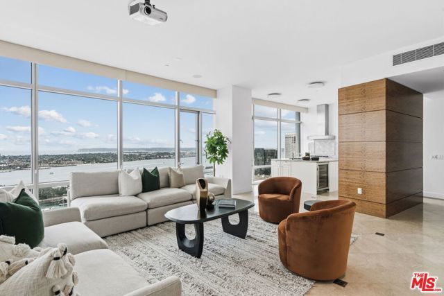 165 6th Avenue 2803, San Diego, CA 92101