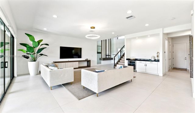 17182 Windy Pointe Ln, Boca Raton, FL 33496