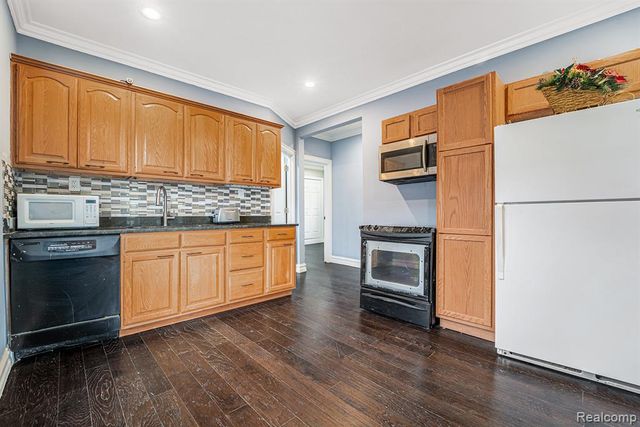 3963 French Road, Detroit, MI 48214