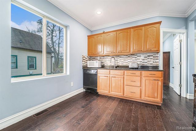 3963 French Road, Detroit, MI 48214