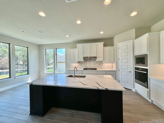 211 CORAZON, Boerne, TX 78006