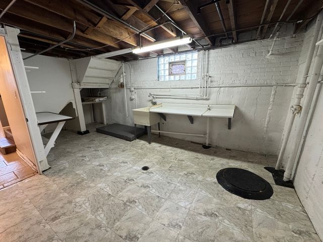 11022 S Avenue D, Chicago, IL 60617