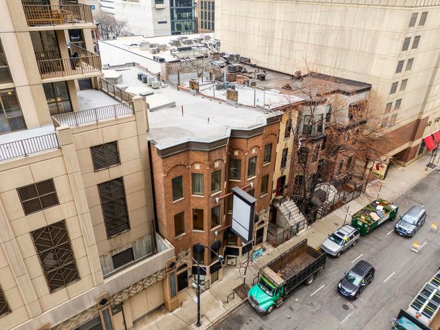 22 W Ontario Street 300-B, Chicago, IL 60654