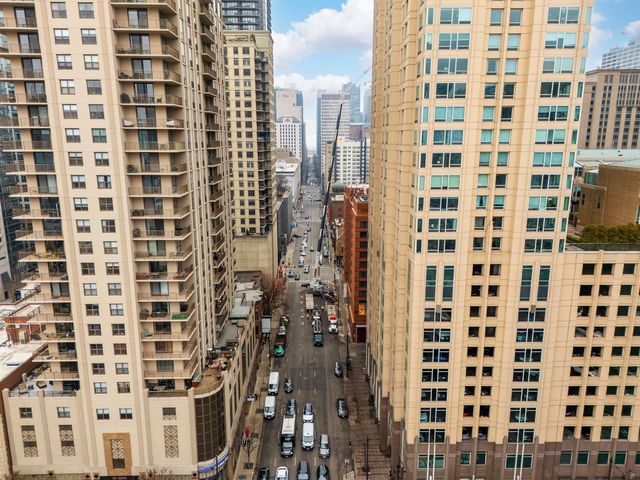 22 W Ontario Street 300-B, Chicago, IL 60654