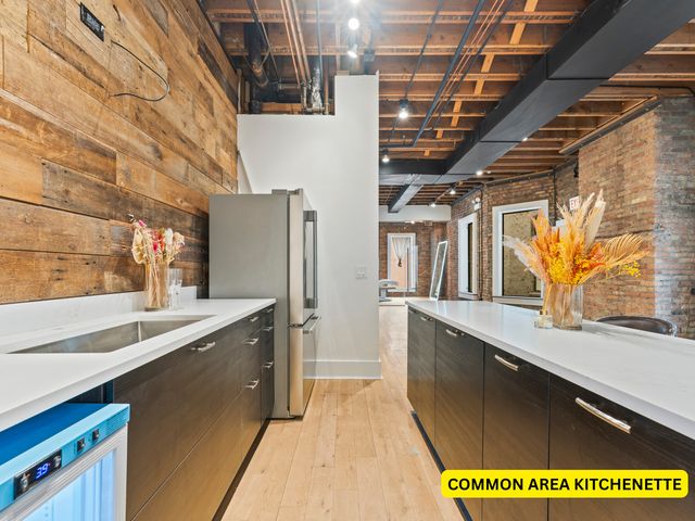 22 W Ontario Street 300-B, Chicago, IL 60654