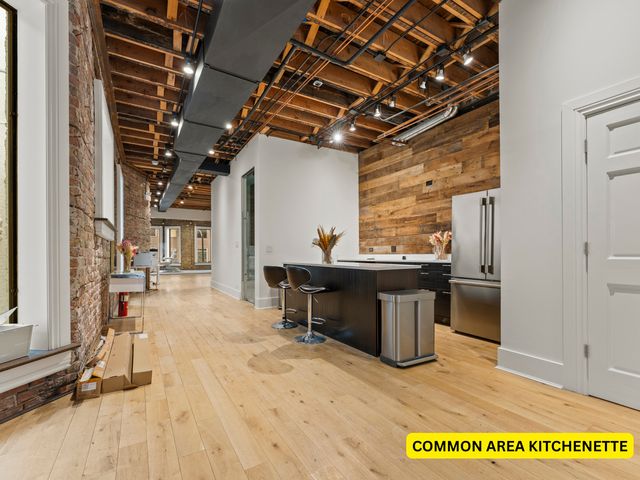 22 W Ontario Street 300-B, Chicago, IL 60654