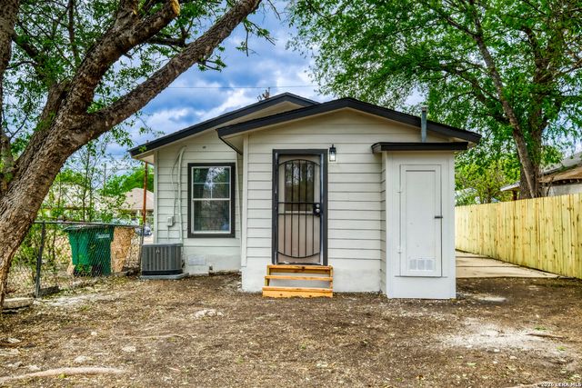 1418 Rivas, San Antonio, TX 78207