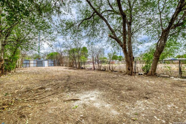 1418 Rivas, San Antonio, TX 78207