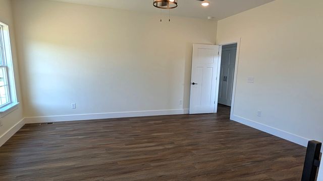 364 Clyde Wix Rd, Westmoreland, TN 37186