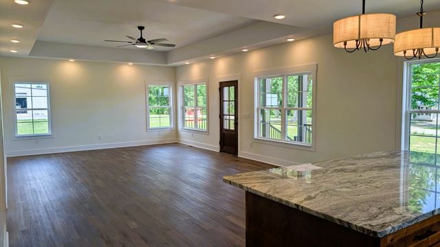 364 Clyde Wix Rd, Westmoreland, TN 37186