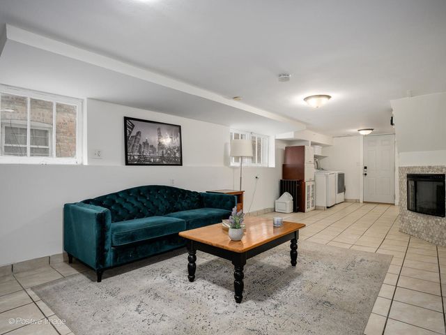 3742 Clinton Avenue, Berwyn, IL 60402