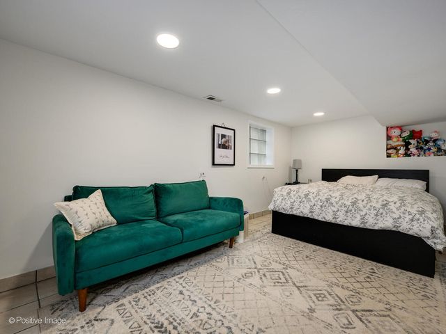 3742 Clinton Avenue, Berwyn, IL 60402