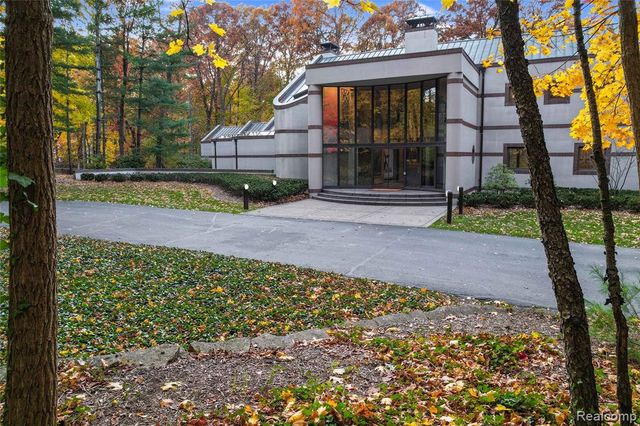 1335 Trowbridge Road, Bloomfield Hills, MI 48304