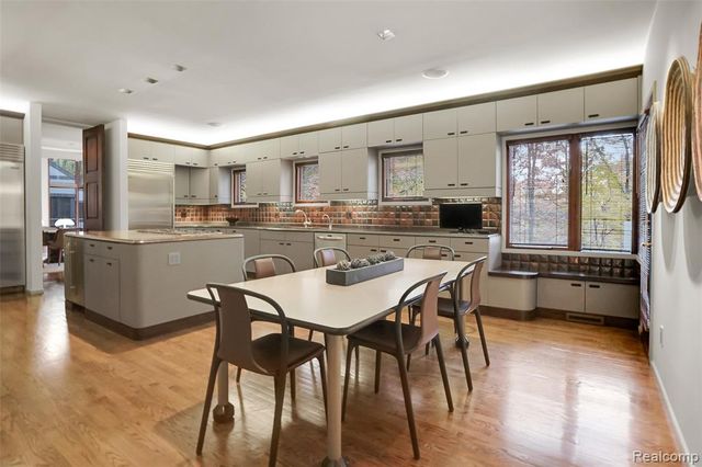 1335 Trowbridge Road, Bloomfield Hills, MI 48304