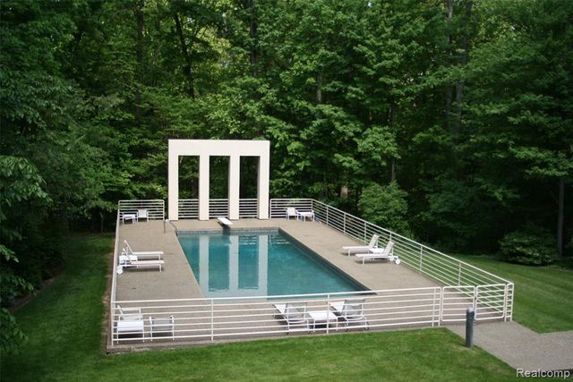 1335 Trowbridge Road, Bloomfield Hills, MI 48304