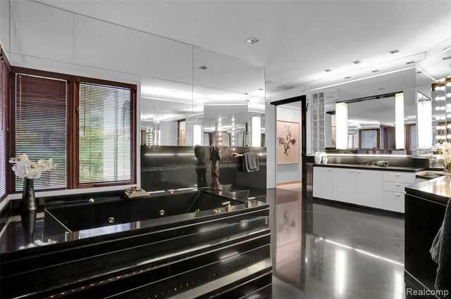 1335 Trowbridge Road, Bloomfield Hills, MI 48304