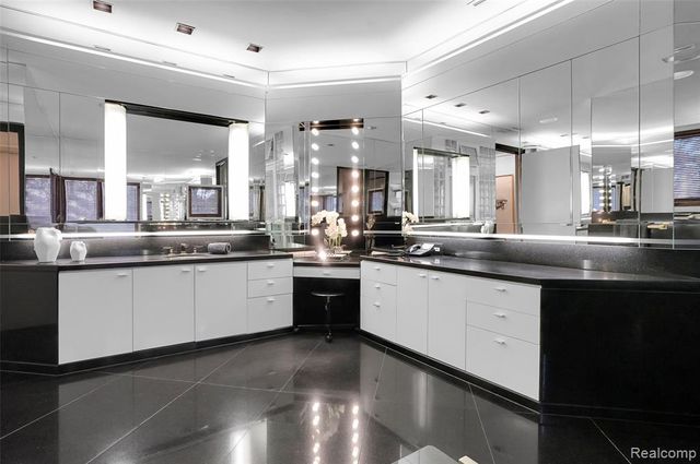 1335 Trowbridge Road, Bloomfield Hills, MI 48304