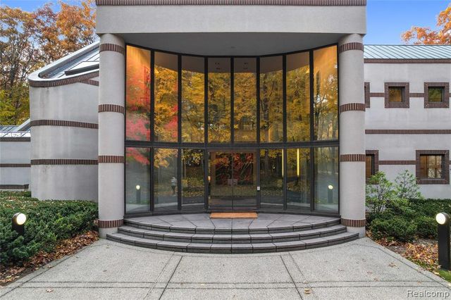 1335 Trowbridge Road, Bloomfield Hills, MI 48304