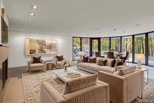 1335 Trowbridge Road, Bloomfield Hills, MI 48304