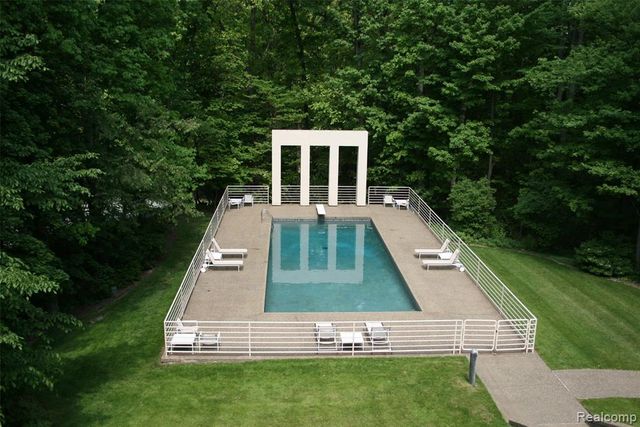 1335 Trowbridge Road, Bloomfield Hills, MI 48304