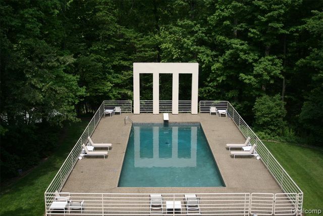 1335 Trowbridge Road, Bloomfield Hills, MI 48304