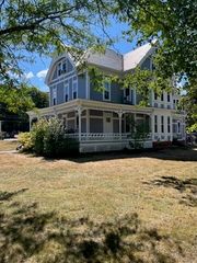 41 E Main St, Ayer, MA 01432