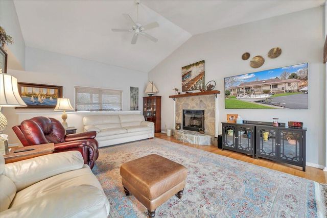 56 Brookside LN, Moneta, VA 24121