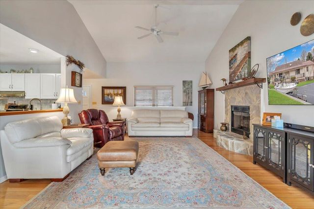 56 Brookside LN, Moneta, VA 24121