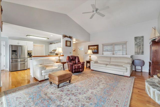 56 Brookside LN, Moneta, VA 24121