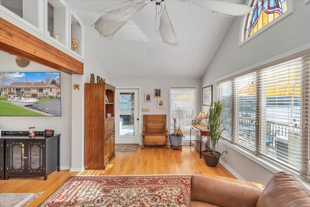 56 Brookside LN, Moneta, VA 24121