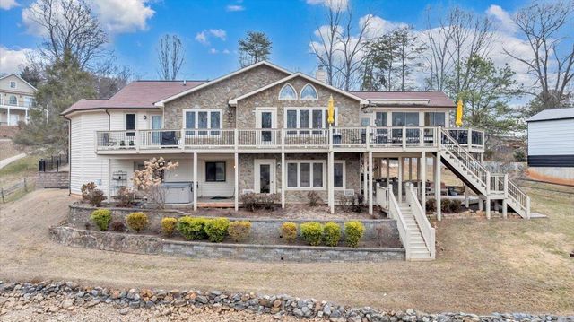 56 Brookside LN, Moneta, VA 24121