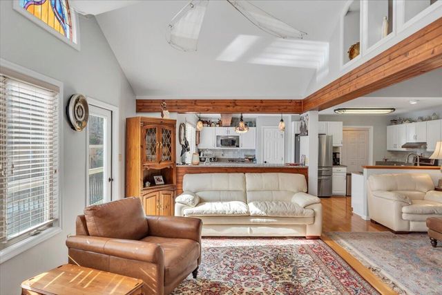 56 Brookside LN, Moneta, VA 24121