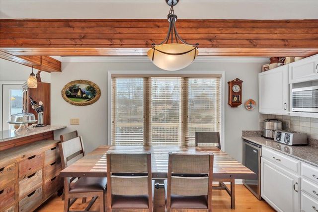 56 Brookside LN, Moneta, VA 24121