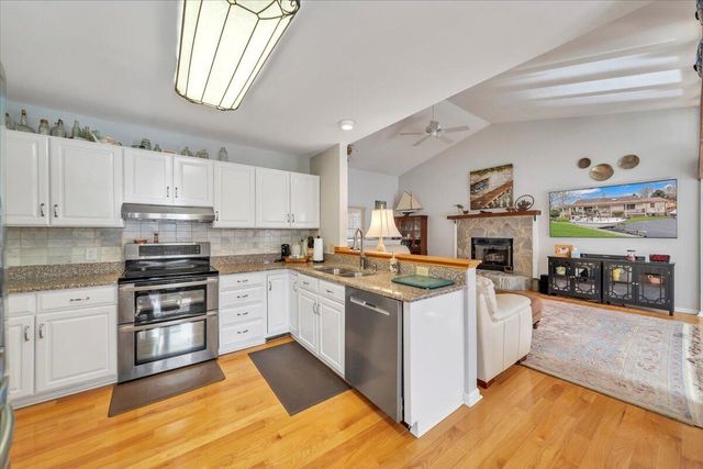 56 Brookside LN, Moneta, VA 24121