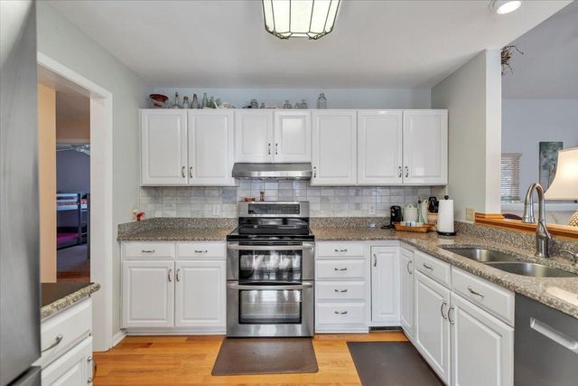 56 Brookside LN, Moneta, VA 24121