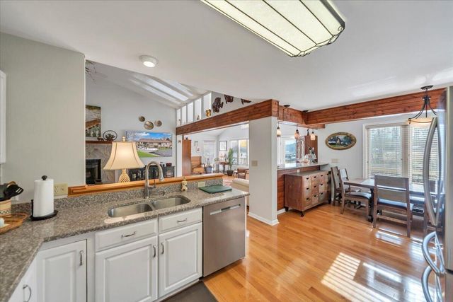 56 Brookside LN, Moneta, VA 24121