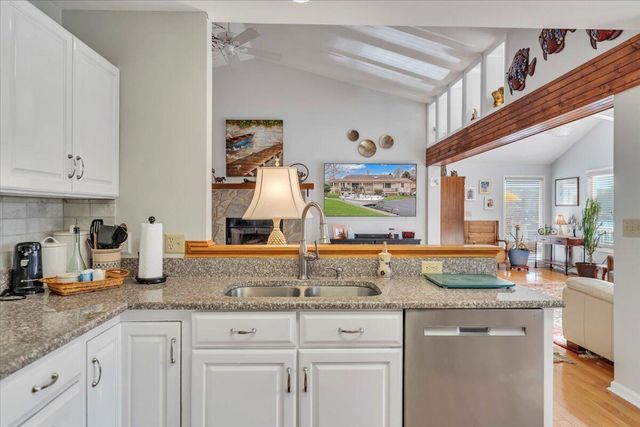 56 Brookside LN, Moneta, VA 24121