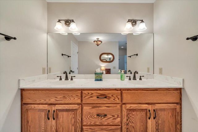 56 Brookside LN, Moneta, VA 24121