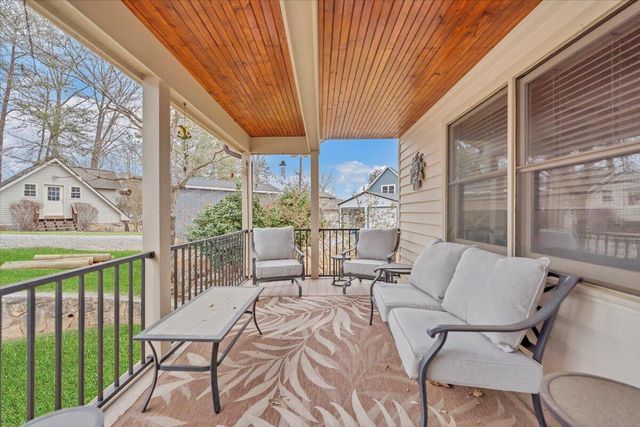 56 Brookside LN, Moneta, VA 24121