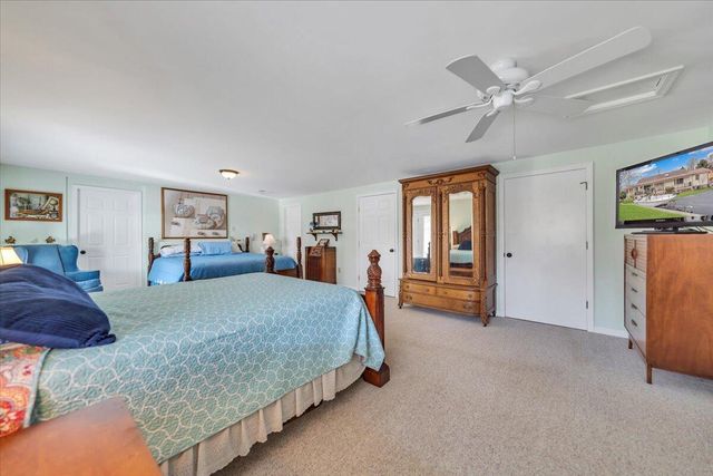 56 Brookside LN, Moneta, VA 24121