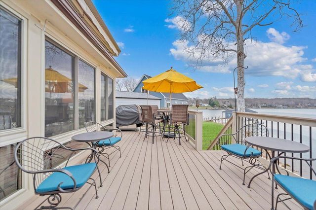 56 Brookside LN, Moneta, VA 24121